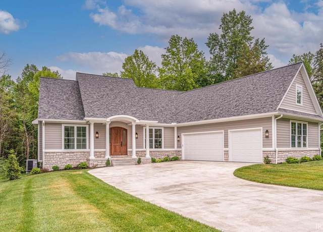 Property at 5026 N Muirfield Dr, Bloomington, IN 47404, 3 beds, 2.5 baths