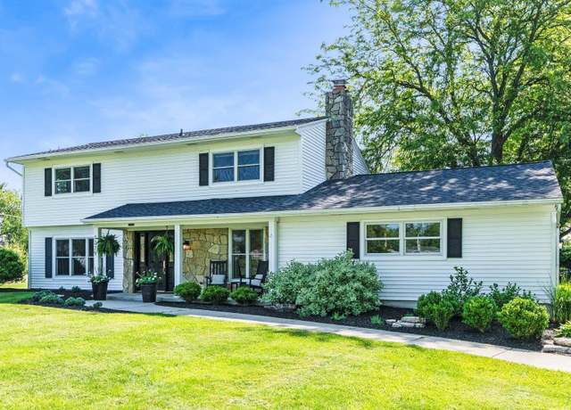 Property at 1229 Dell Cove Dr, Fort Wayne, IN 46804, 5 beds, 3.5 baths