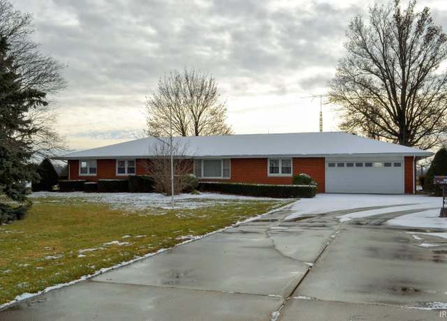 Property at 5735 E 400 S, Kokomo, IN 46902, 4 beds, 2.5 baths