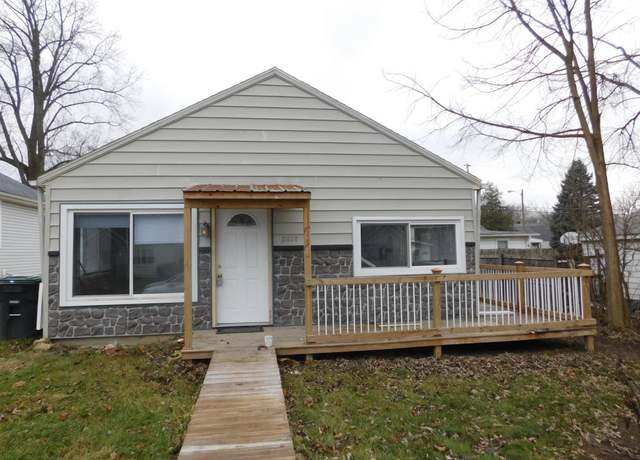 Property at 2117 W 11th St, Muncie, IN 47302, 3 beds, 1 bath