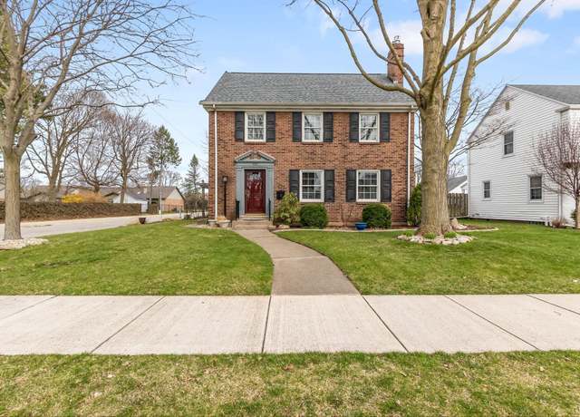 Property at 430 Miami Club Dr, Mishawaka, IN 46544, 3 beds, 2.5 baths
