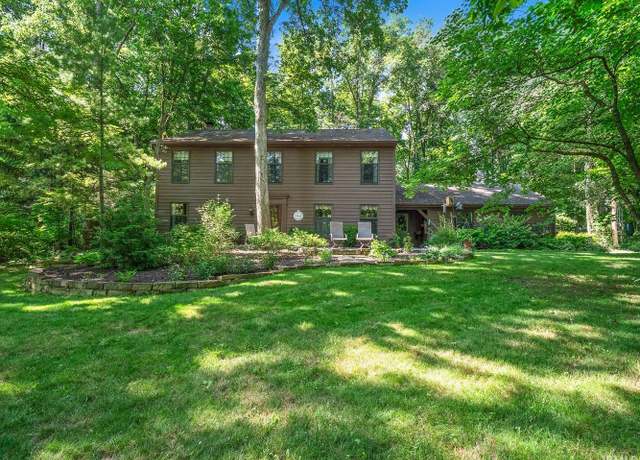 Property at 1318 Westerly Rd, Fort Wayne, IN 46845, 3 beds, 2.5 baths
