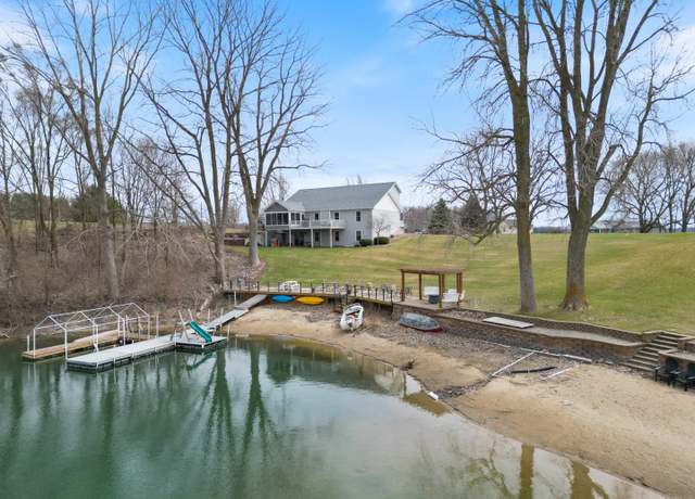 Property at 2776 E Lapoint Dr, Milford, IN 46542, 3 beds, 3.5 baths