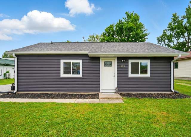Property at 202 E Pickwick Dr, Syracuse, IN 46567, 3 beds, 2 baths