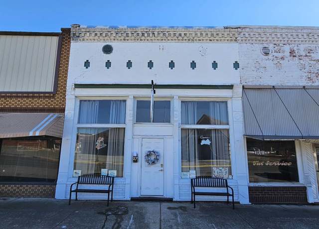 Property at 27 S Commerical St, Worthington, IN 47471, 1 bed, 0.5 baths