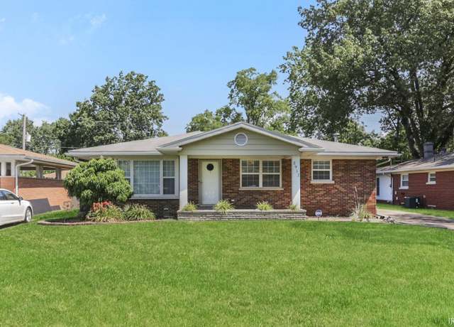 Property at 2912 Monroe Ave, Evansville, IN 47714, 3 beds, 1.5 baths