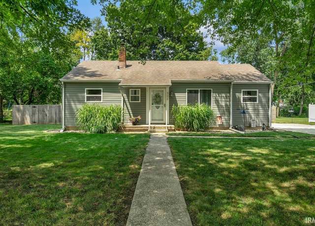 Property at 320 Edgewater Dr, Kokomo, IN 46902, 2 beds, 2 baths