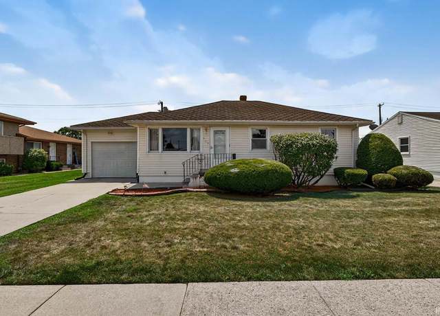 Property at 525 W 11th St, Mishawaka, IN 46544, 3 beds, 1.5 baths