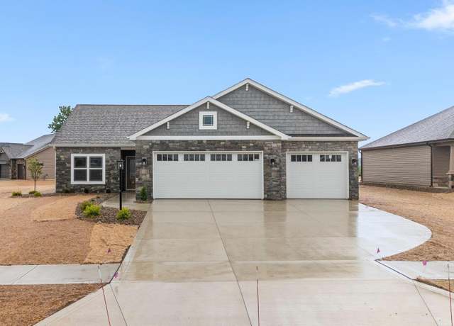 Property at 2001 Bogey Ct, Auburn, IN 46706, 3 beds, 2 baths