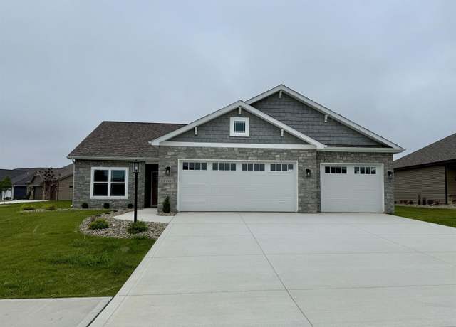 Property at 2001 Bogey Ct, Auburn, IN 46706, 3 beds, 2 baths