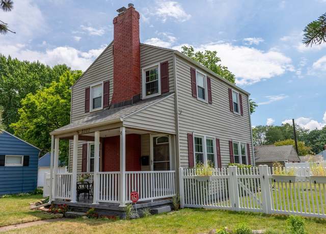 Property at 2202 Rockne Dr, South Bend, IN 46615, 3 beds, 1 bath