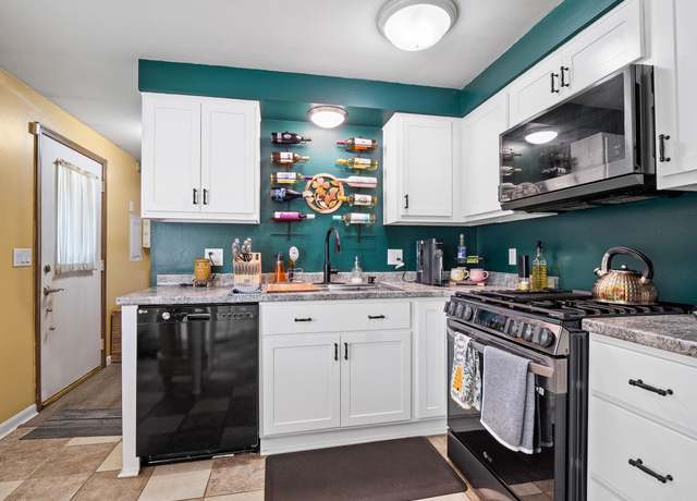 Property at 2824 Repton Dr, Fort Wayne, IN 46815, 3 beds, 1 bath
