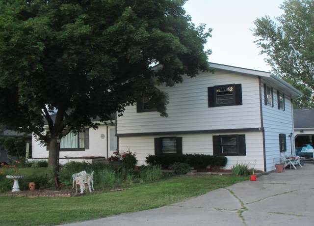 Property at 2320 Leesmoor Ln, Fort Wayne, IN 46808, 5 beds, 2 baths