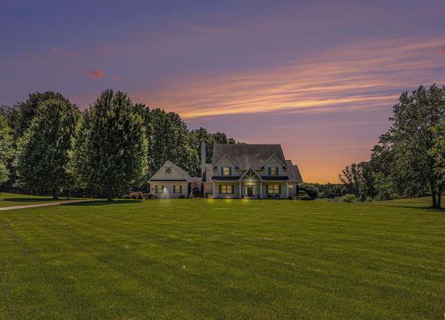 Property at 8196 E Walnut Rdg, New Carlisle, IN 46552, 6 beds, 4.5 baths