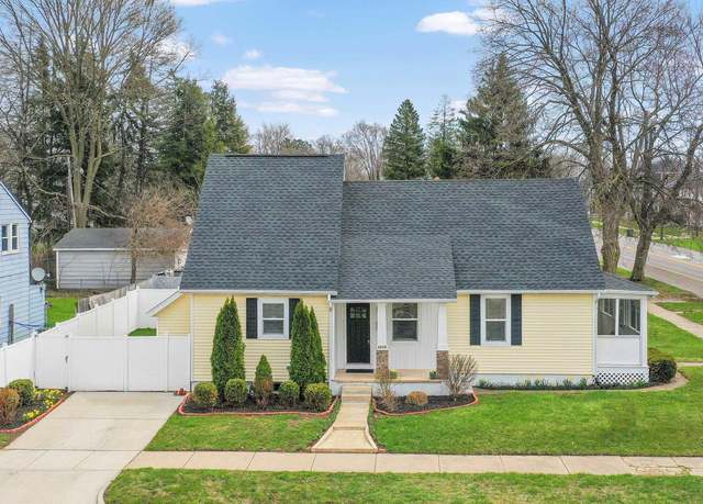 Property at 1010 Stanfield St, South Bend, IN 46617, 3 beds, 2.5 baths