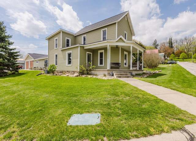 Property at 401 W Warren St, Middlebury, IN 46540, 3 beds, 2 baths