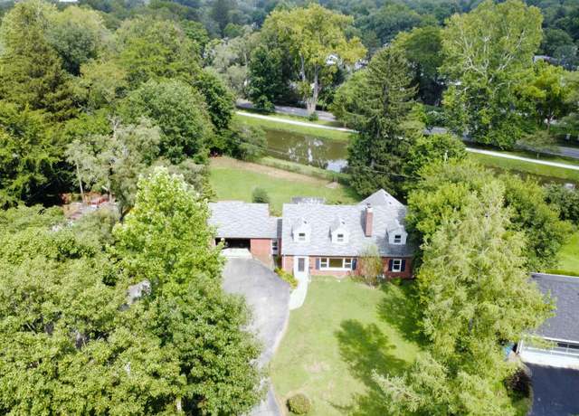 Property at 6065 Gladden Dr Dr, Indianapolis, IN 46220, 4 beds, 3.5 baths