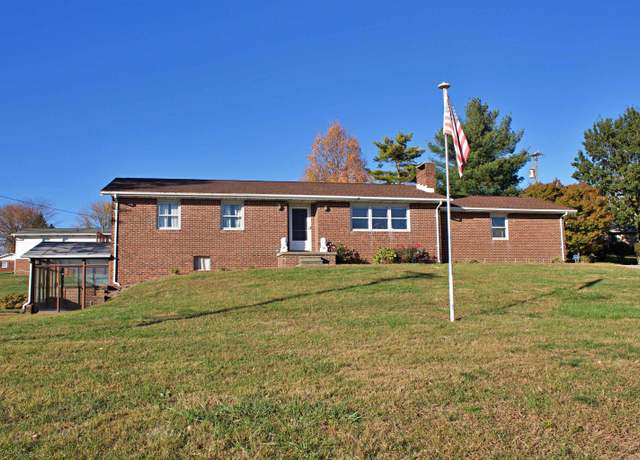 Property at 1504 E National Hwy, Washington, IN 47501, 4 beds, 3 baths