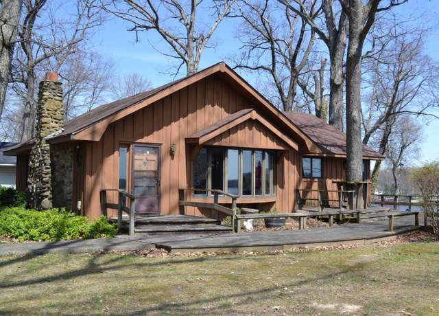 Property at 2715 S Airport Rd, Monticello, IN 47960, 2 beds, 2 baths