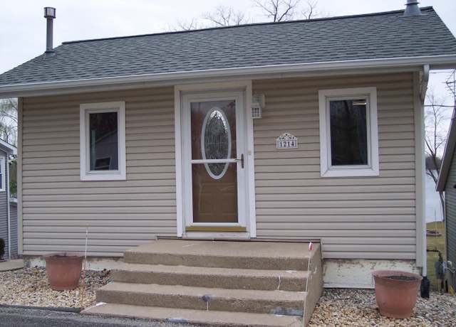Property at 1214 Brubaker St, Warsaw, IN 46580, 2 beds, 1.5 baths