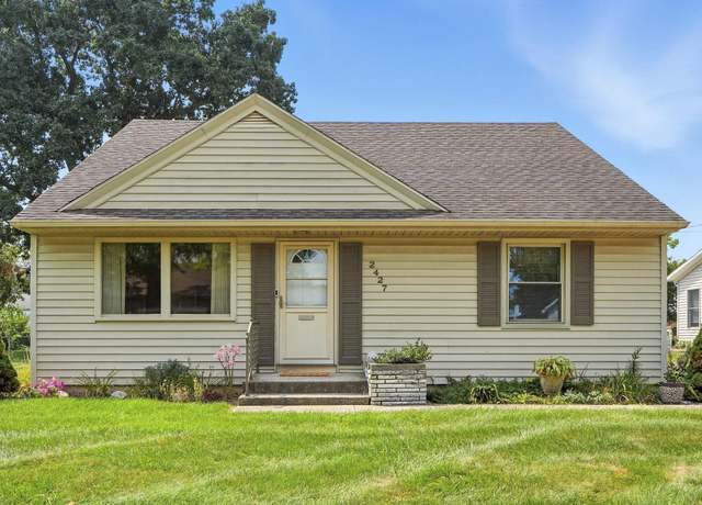 Property at 2427 Clifton Hills Dr, Fort Wayne, IN 46808, 4 beds, 2 baths