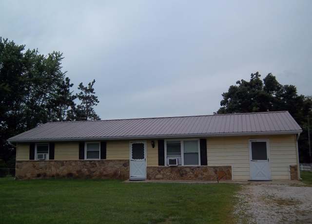 Property at 1810 W Victor Heights Dr, Bloomington, IN 47403, 3 beds, 1 bath
