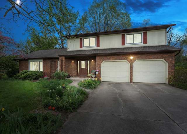 Property at 18461 Greenleaf Dr, South Bend, IN 46637, 4 beds, 2.5 baths