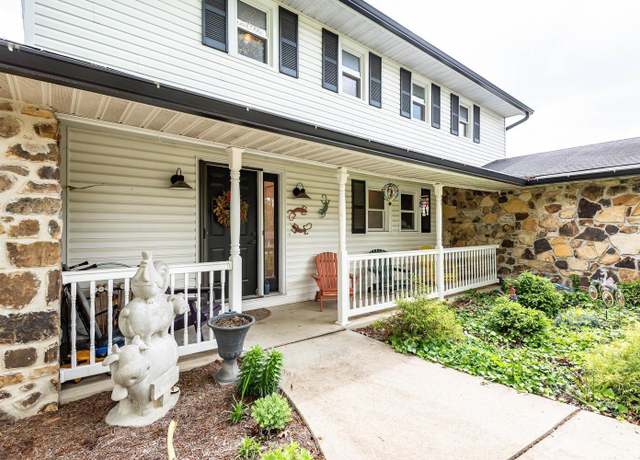 Property at 4346 N Centennial Dr, Bloomington, IN 47404, 5 beds, 3.5 baths