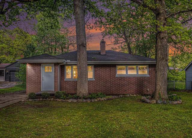 Property at 930 Oak Ridge Dr, South Bend, IN 46617, 3 beds, 2 baths