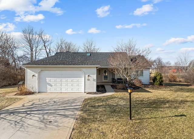 Property at 111 E Birchwood Ct, Warsaw, IN 46582, 3 beds, 2 baths