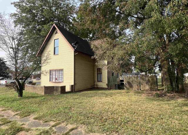 Property at 703 N Main St, Mount Vernon, IN 47620, 3 beds, 2.5 baths
