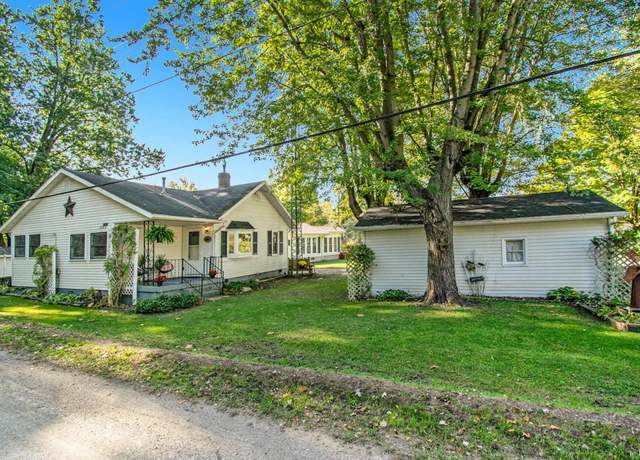 Property at 235 Ems R4 Ln, Pierceton, IN 46562, 3 beds, 1 bath