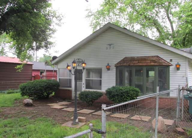 Property at 907 S Tennessee Ave, Muncie, IN 47302, 3 beds, 1 bath