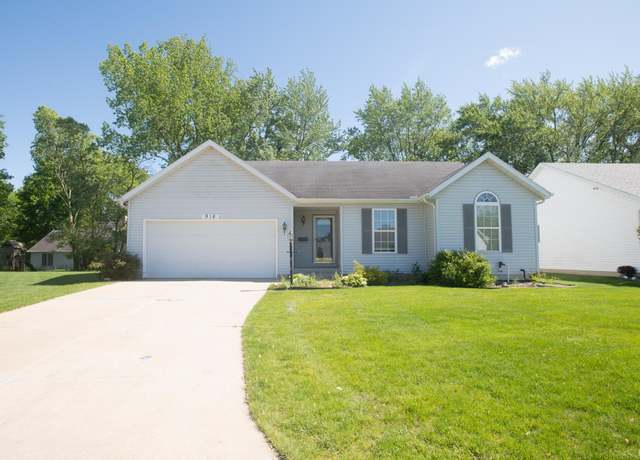 Property at 918 S Copperfield Dr, South Bend, IN 46614, 3 beds, 2.5 baths