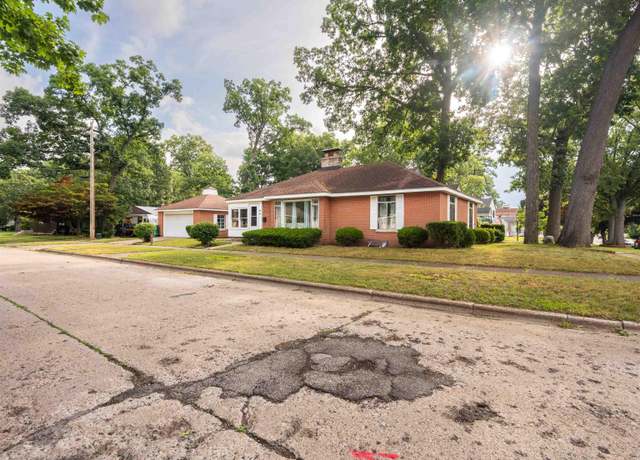 Property at 808 Webster St, Mishawaka, IN 46545, 3 beds, 1 bath