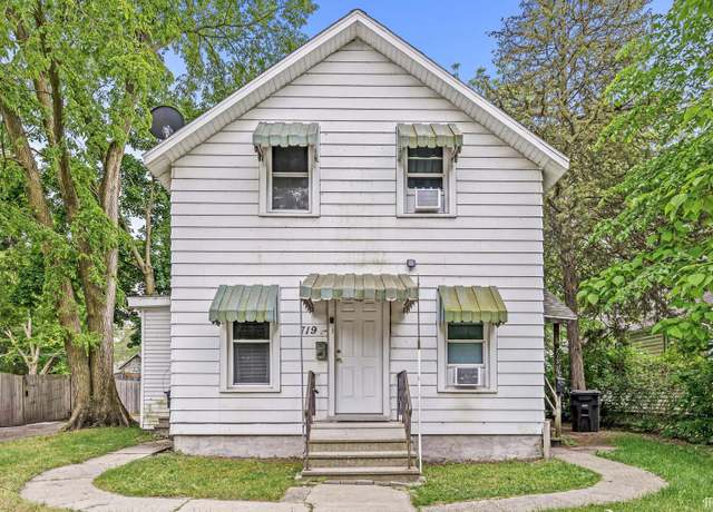 Property at 719 W Franklin St, Elkhart, IN 46516, 3 beds, 2 baths