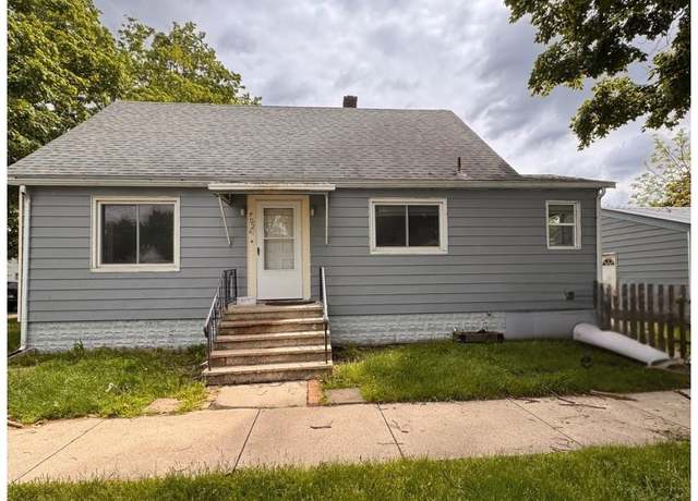 Property at 702 Thomas St, Elkhart, IN 46516, 2 beds, 1 bath