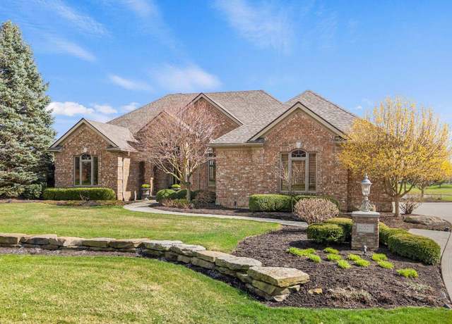 Property at 10529 Indian Ridge Dr, Fort Wayne, IN 46814, 4 beds, 4 baths