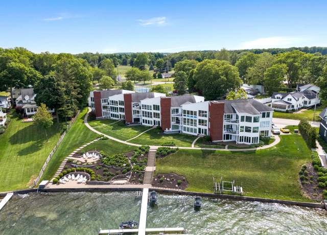Property at 10660 N Southshore Dr Unit D3, Syracuse, IN 46567, 3 beds, 2 baths