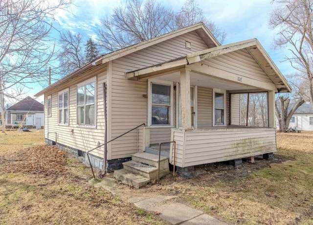 Property at 1207 W Wolf Ave, Elkhart, IN 46516, 2 beds, 1 bath