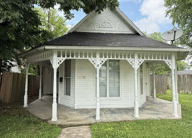 Property at 515 W Vine St, Mitchell, IN 47446, 3 beds, 1 bath