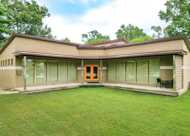 Property at 3209 Lincoln Ave, Evansville, IN 47714, 3 beds, 2 baths