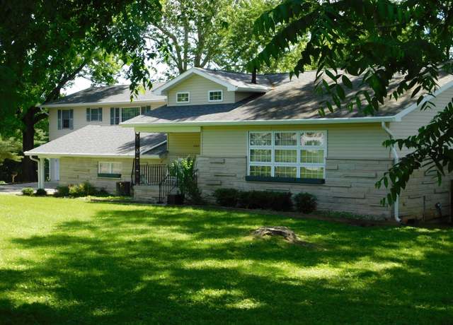 Property at 1702 Valley View Dr, Bedford, IN 47421, 3 beds, 3.5 baths