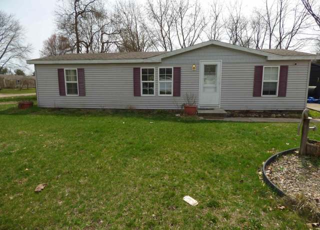 Property at 30050 Mockingbird Ct, Elkhart, IN 46517, 3 beds, 2 baths