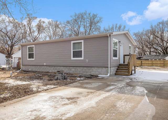 Property at 54151 Southwood Dr, Elkhart, IN 46514, 3 beds, 2 baths