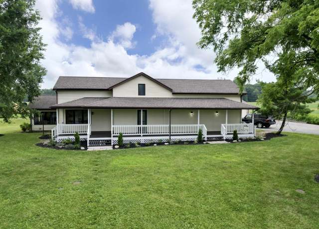 Property at 16763 Auburn Rd, Huntertown, IN 46748, 3 beds, 2.5 baths
