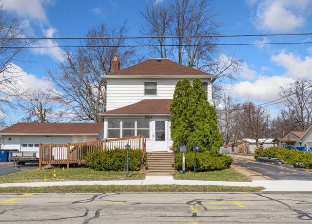 Property at 1511 E Sheridan St, Warsaw, IN 46580, 4 beds, 2 baths