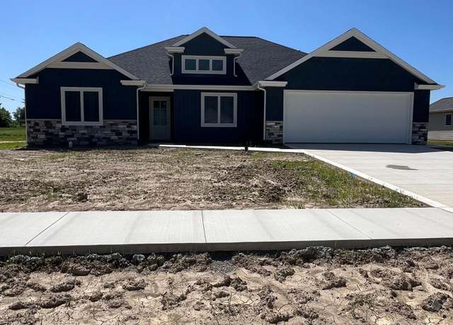 Property at 1701 Elm St, Auburn, IN 46706, 3 beds, 2 baths