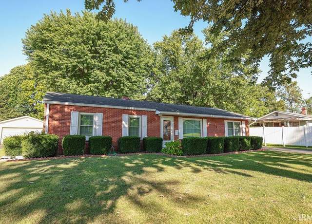 Property at 98 S Lester St, Bloomfield, IN 47424, 3 beds, 1 bath