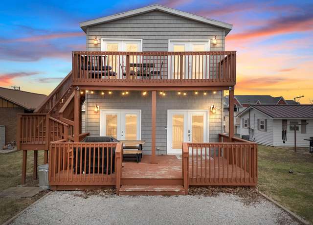 Property at 8995 E Hatchery Rd, Syracuse, IN 46567, 5 beds, 3 baths